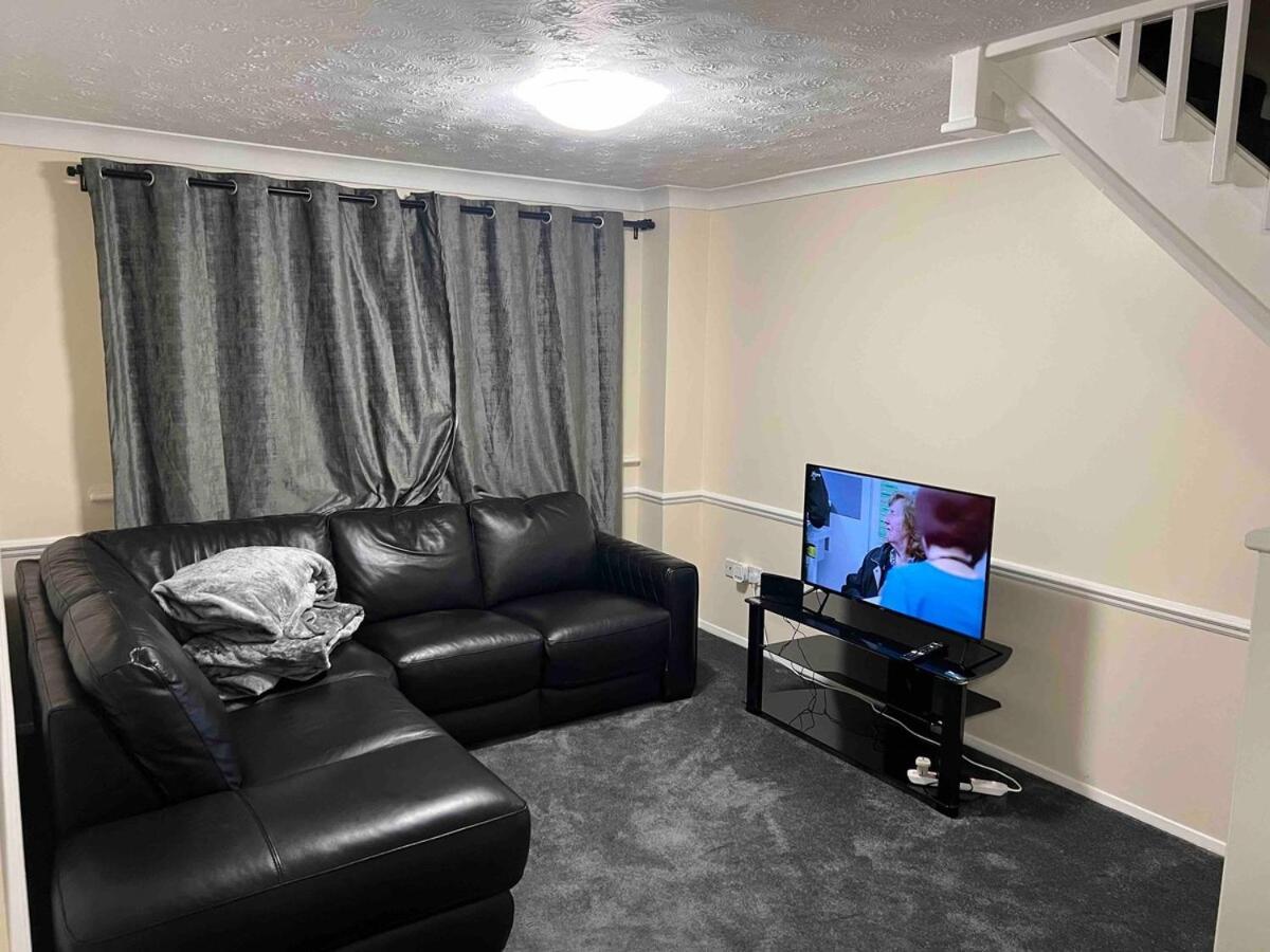 3 Bedroom Mid Terraced House Grays Exterior photo
